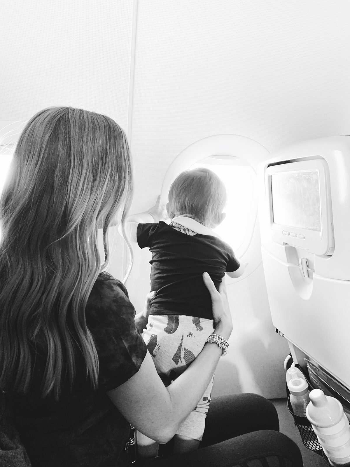 https://www.eatsleepwear.com/wp-content/uploads/2019/09/eatsleepwear-baby-travel-flight-flying-infant-traveltips-otis-kimberlylapides-6.jpg
